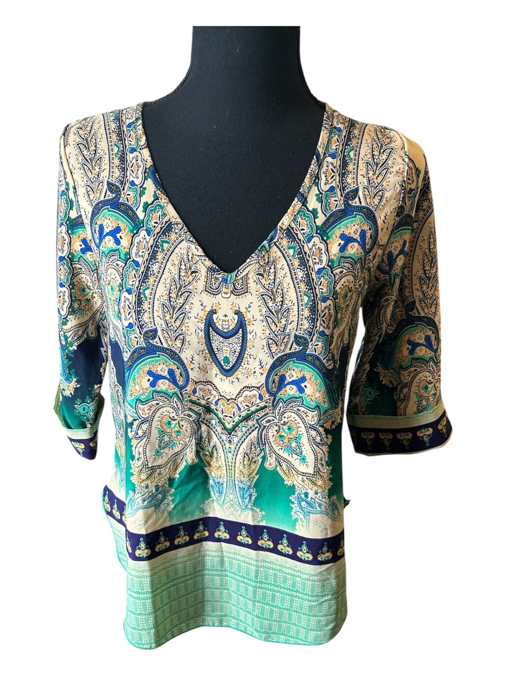 Renee C. Women V-Neck Paisley Print Top in Cream & Teal Size Small